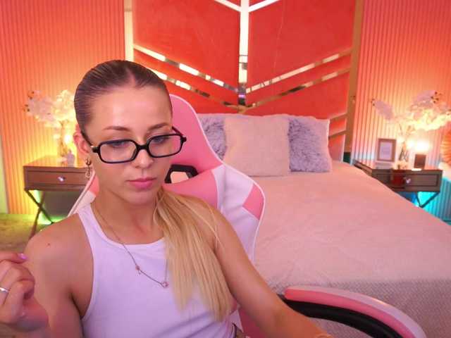 LoveeDove live cam on BongaCams