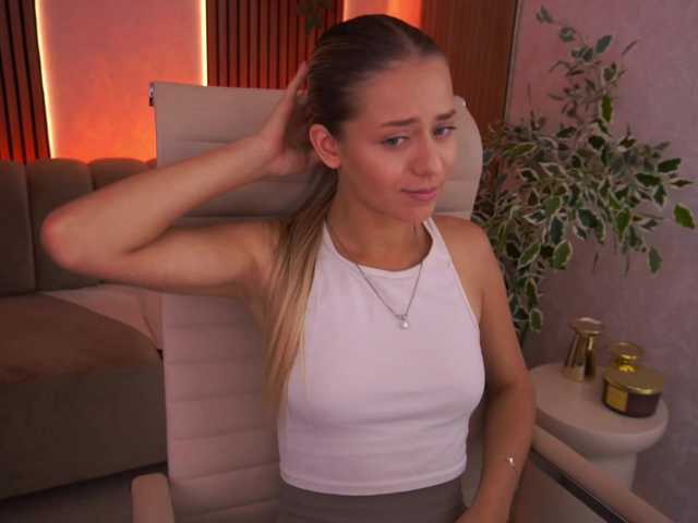 LoveeDove live cam on BongaCams