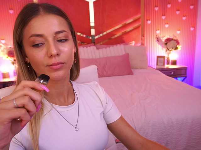 LoveeDove live cam on BongaCams