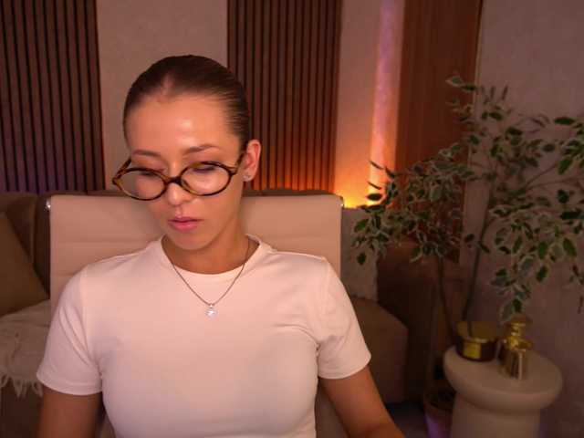LoveeDove live cam on BongaCams