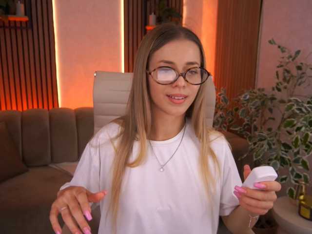 LoveeDove live cam on BongaCams