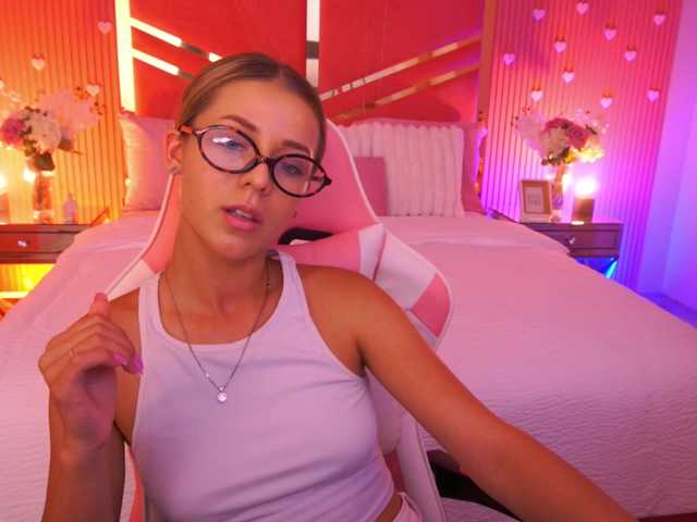 LoveeDove live cam on BongaCams