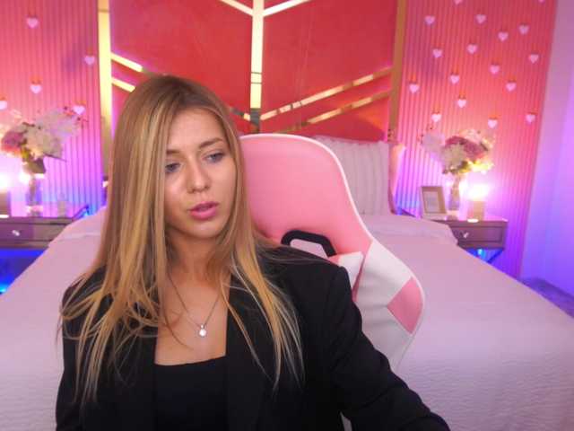 LoveeDove live cam on BongaCams