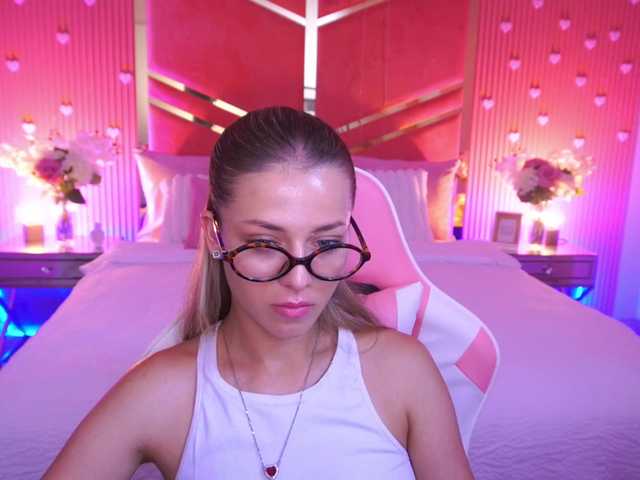 LoveeDove live cam on BongaCams