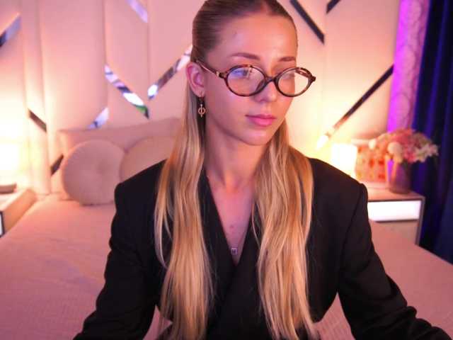 LoveeDove live cam on BongaCams