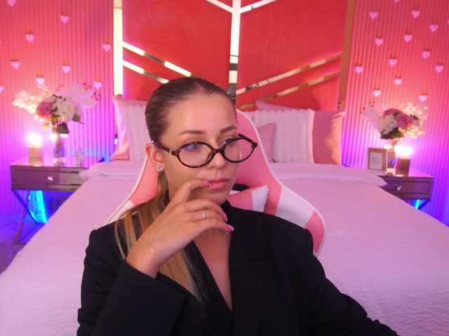 LoveeDove live cam on BongaCams