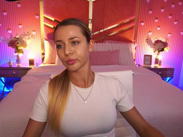 LoveeDove live cam on BongaCams