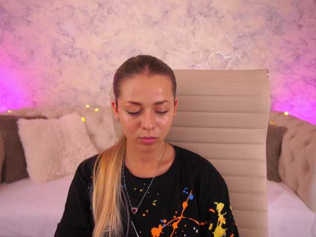 LoveeDove live cam on BongaCams