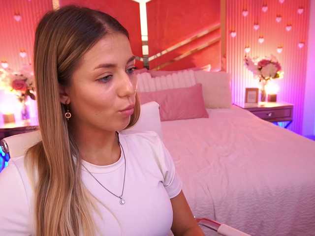 LoveeDove live cam on BongaCams