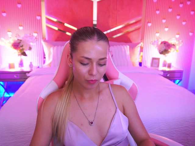 LoveeDove live cam