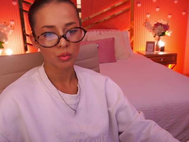 LoveeDove live cam on BongaCams