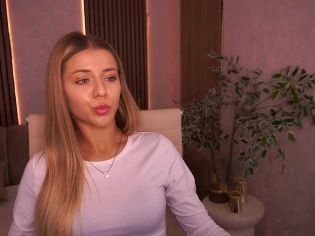 LoveeDove live webcam show