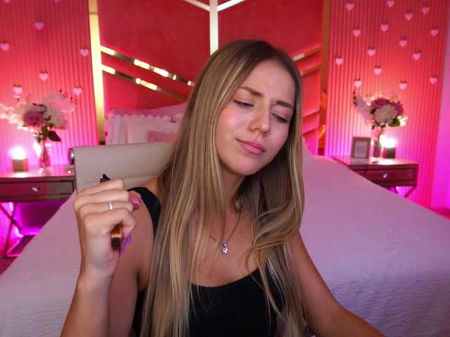 LoveeDove live cam on BongaCams