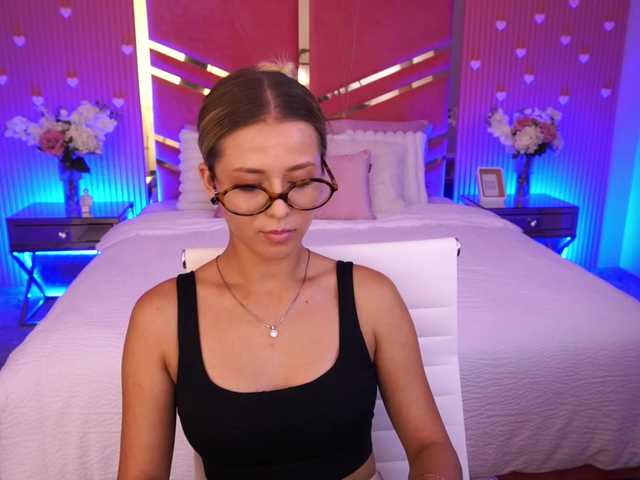 LoveeDove live cam on BongaCams