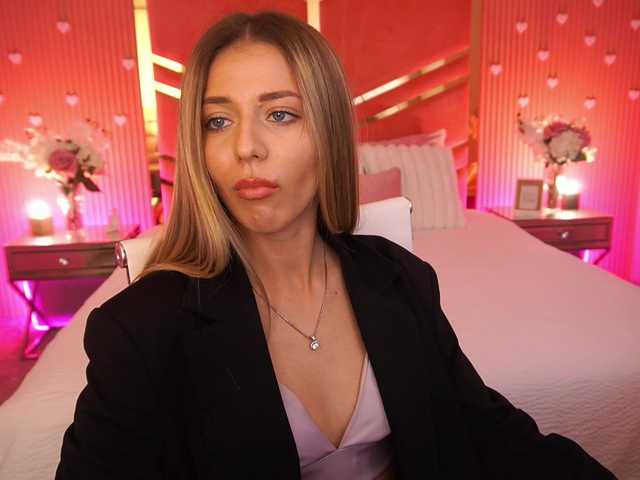 LoveeDove live cam on BongaCams