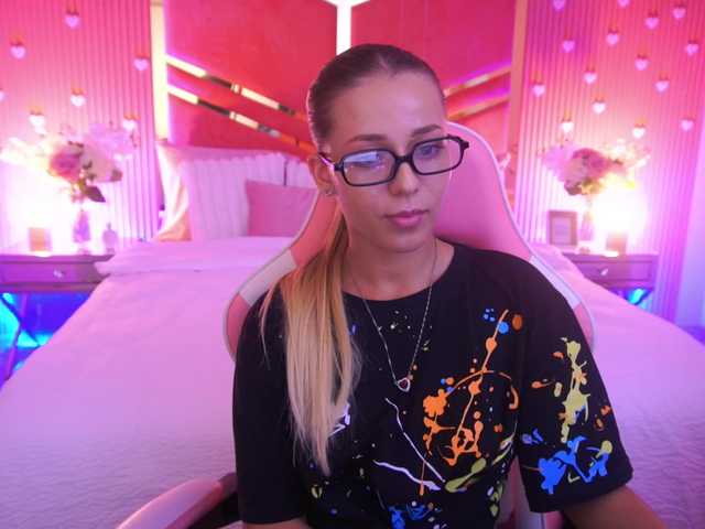LoveeDove live cam on BongaCams