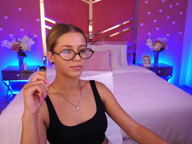 LoveeDove live cam on BongaCams