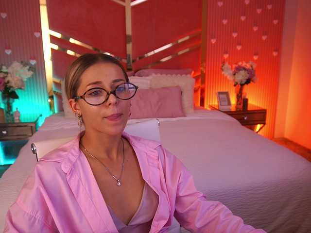 LoveeDove live cam on BongaCams