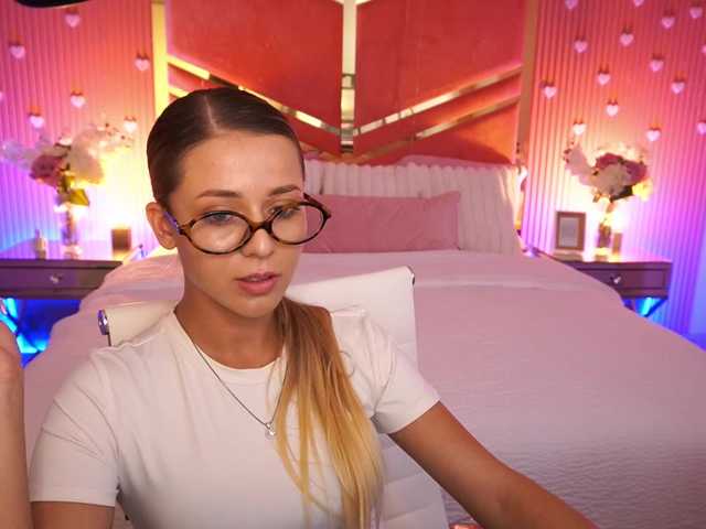 LoveeDove live cam on BongaCams