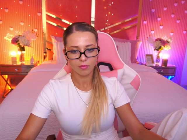 LoveeDove live cam on BongaCams