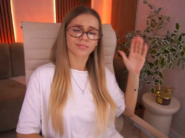 LoveeDove live cam on BongaCams