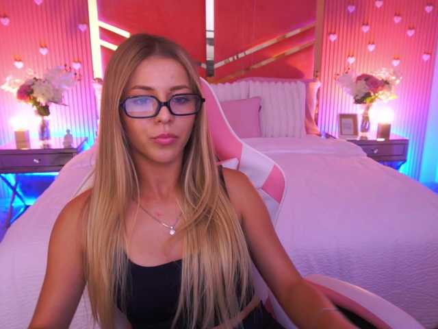 LoveeDove live cam on BongaCams