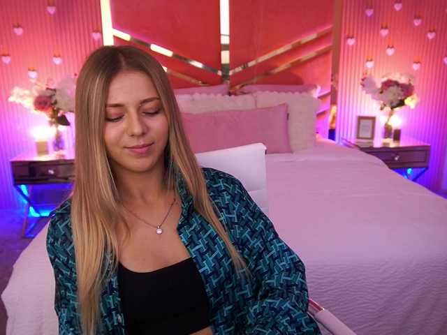LoveeDove live cam on BongaCams