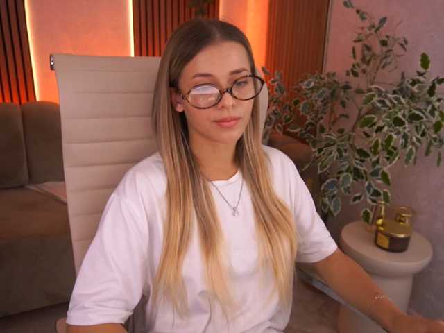LoveeDove live cam on BongaCams