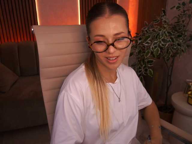 LoveeDove live cam on BongaCams