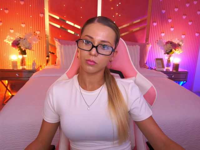LoveeDove live cam on BongaCams