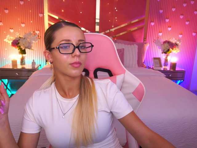 LoveeDove live cam on BongaCams