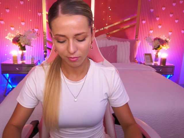 LoveeDove live cam on BongaCams