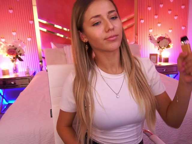 LoveeDove live cam on BongaCams