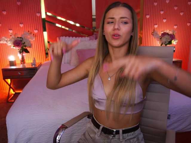LoveeDove live cam on BongaCams