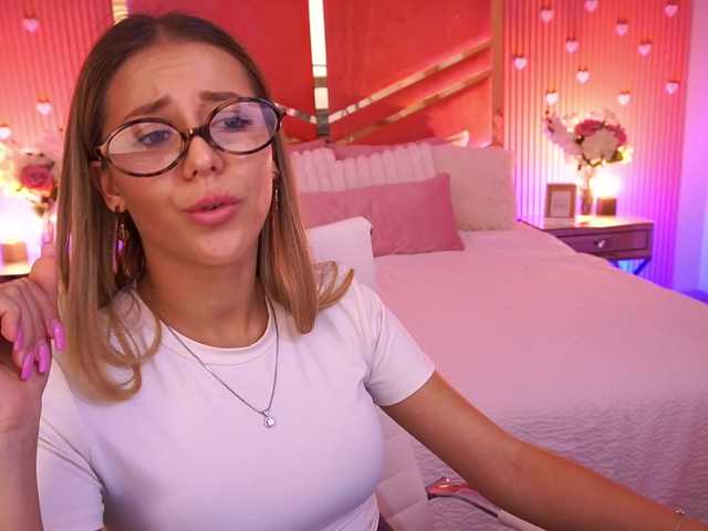 LoveeDove live cam on BongaCams