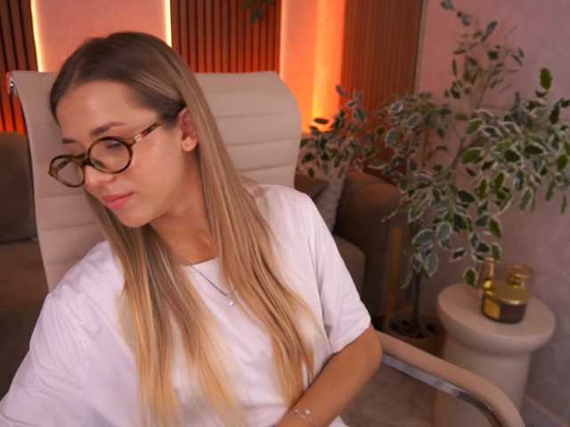 LoveeDove live cam on BongaCams