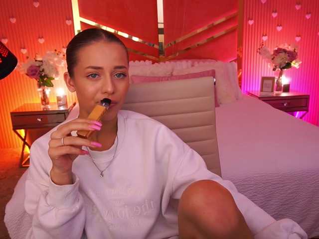 LoveeDove live cam on BongaCams