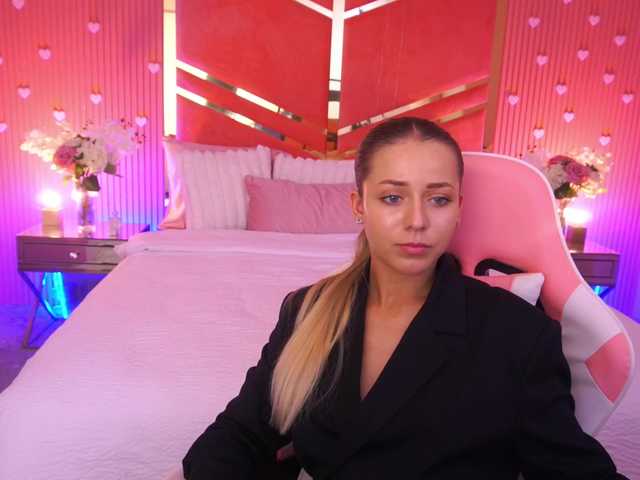 LoveeDove live cam on BongaCams
