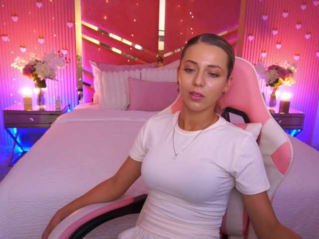 LoveeDove live cam on BongaCams
