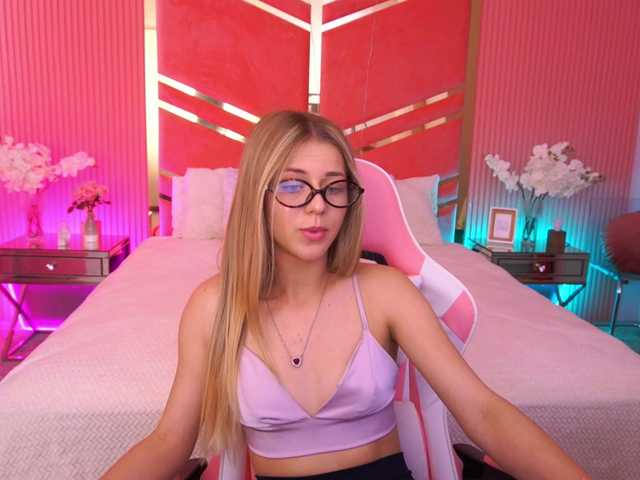 LoveeDove live cam on BongaCams