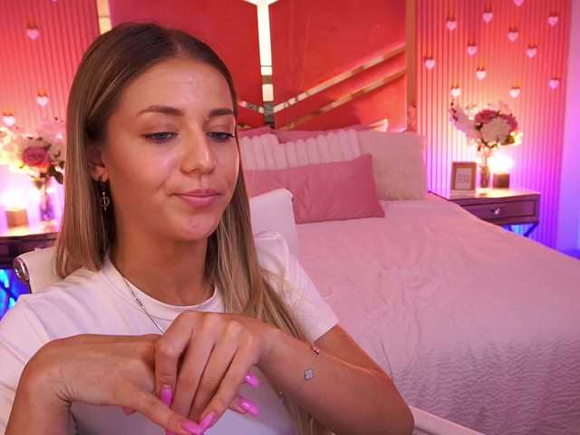 LoveeDove live cam on BongaCams