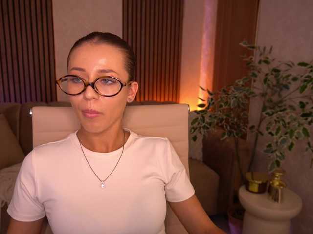 LoveeDove live cam on BongaCams
