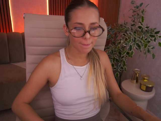 LoveeDove live cam on BongaCams