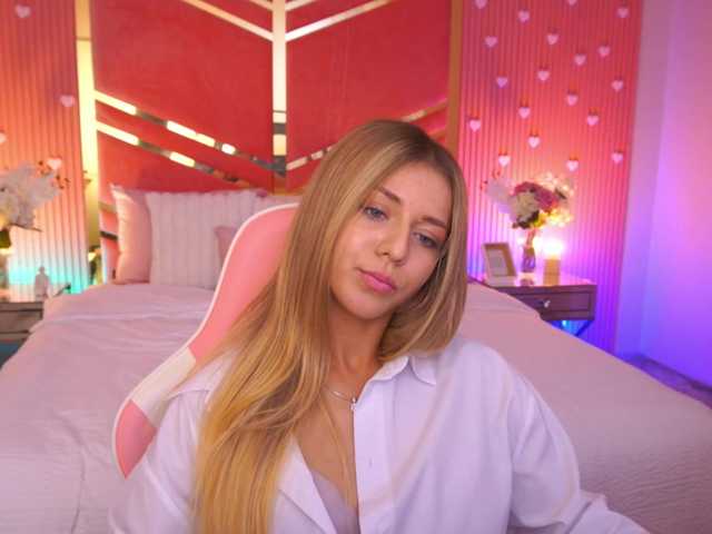 LoveeDove live cam on BongaCams