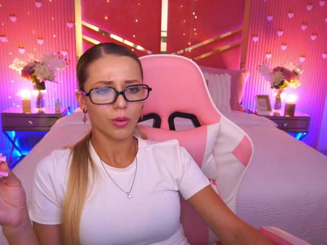 LoveeDove live cam on BongaCams