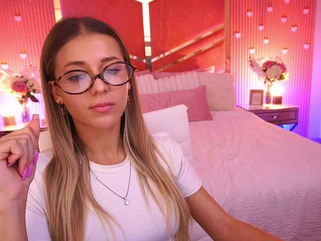 LoveeDove live cam on BongaCams