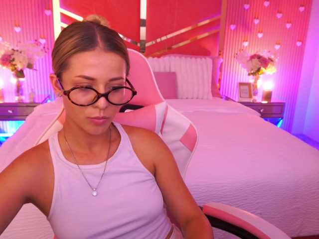 LoveeDove live cam on BongaCams