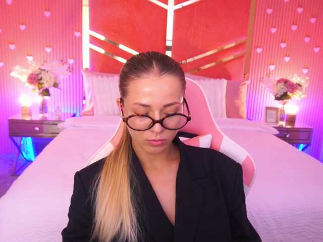 LoveeDove live cam on BongaCams