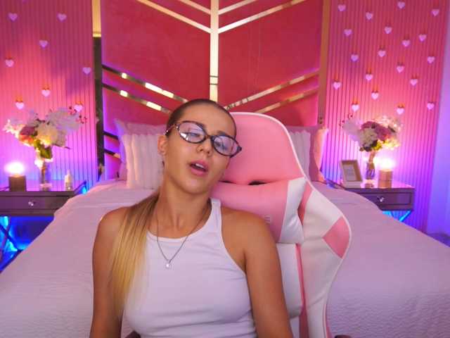 LoveeDove live cam on BongaCams
