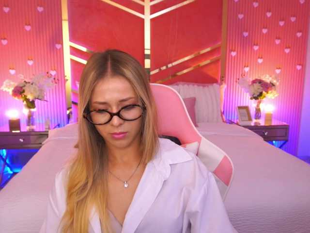 LoveeDove live cam on BongaCams